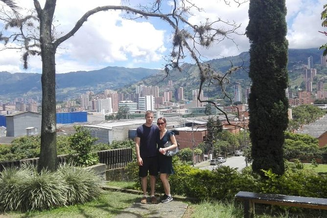 Pablo Escobar tour - Stop 2: Cementerio Jardines Montesacro and the many viewpoints