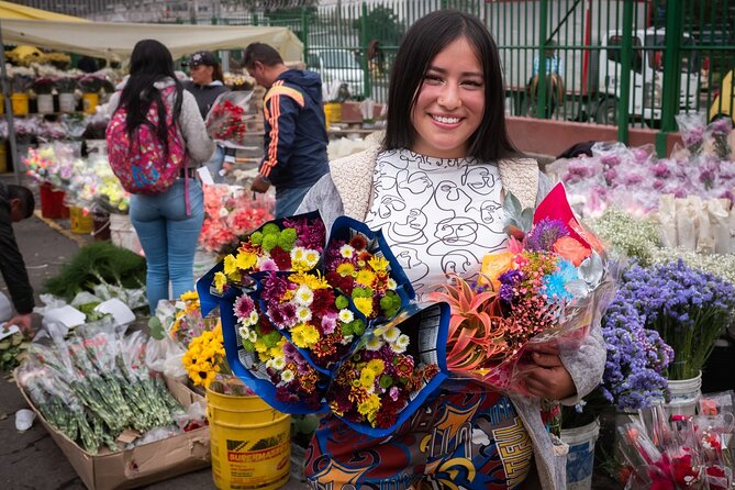 PALOQUEMAO MARKET FOOD TOUR. EXOTIC FRUIT. LOCAL SNACKS. /Min 2 pax - Should you book El Tour de la Fruta at Paloquemao?
