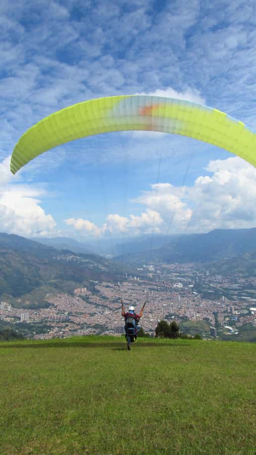 Paraglide over beautiful Medellin - Before you fly: lessons, small group attention, and bilingual guidance