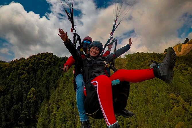 Paragliding flight in Medellin with expert pilots - Where Your Medellín Paragliding Starts: Dragon Fly and the Bello Runway