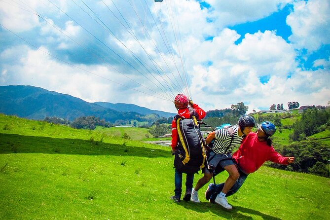 Paragliding flight in Medellin with expert pilots - Picking a Pilot Makes All the Difference: Juan Pablo, David, Daniel, Jorge Cerna, Felipe