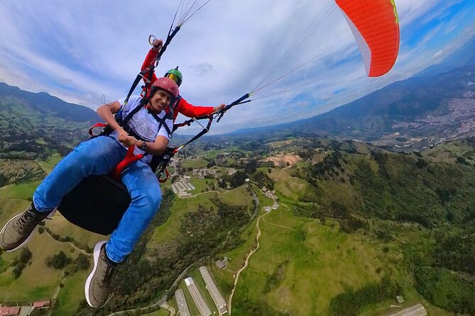 Paragliding flight in Medellin with expert pilots - Should You Book This Paragliding Flight With Expert Pilots?