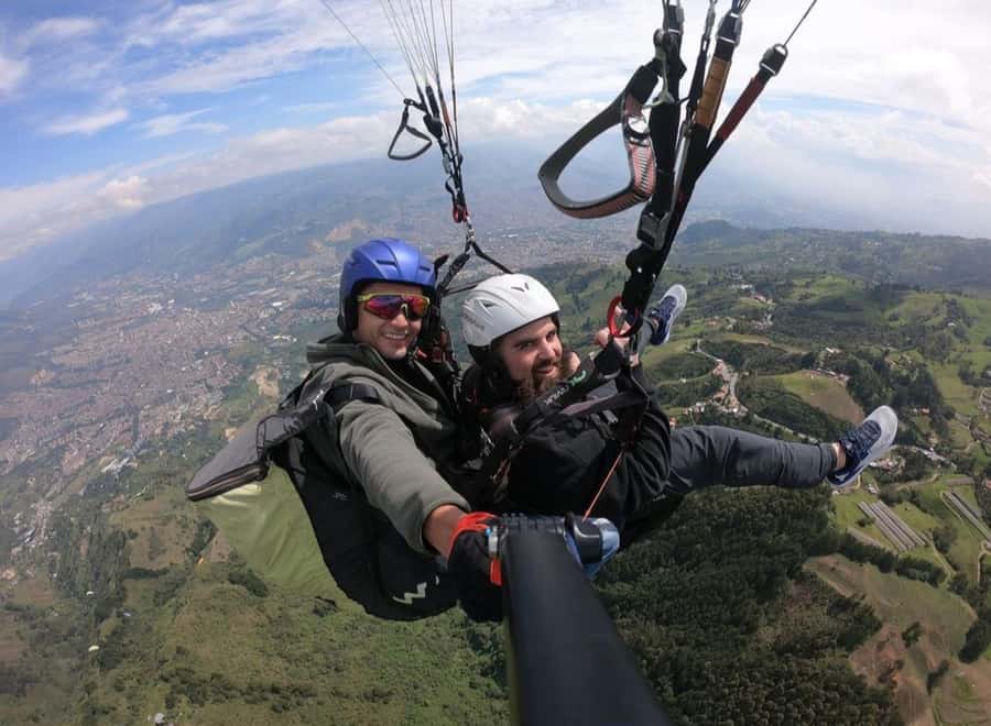 Paragliding Medellin with Transportation and free Videos - What this paragliding experience really feels like