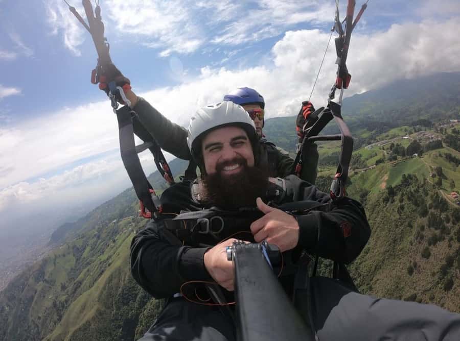 Paragliding Medellin with Transportation and free Videos - The 15-minute flight over Medellín and Bello