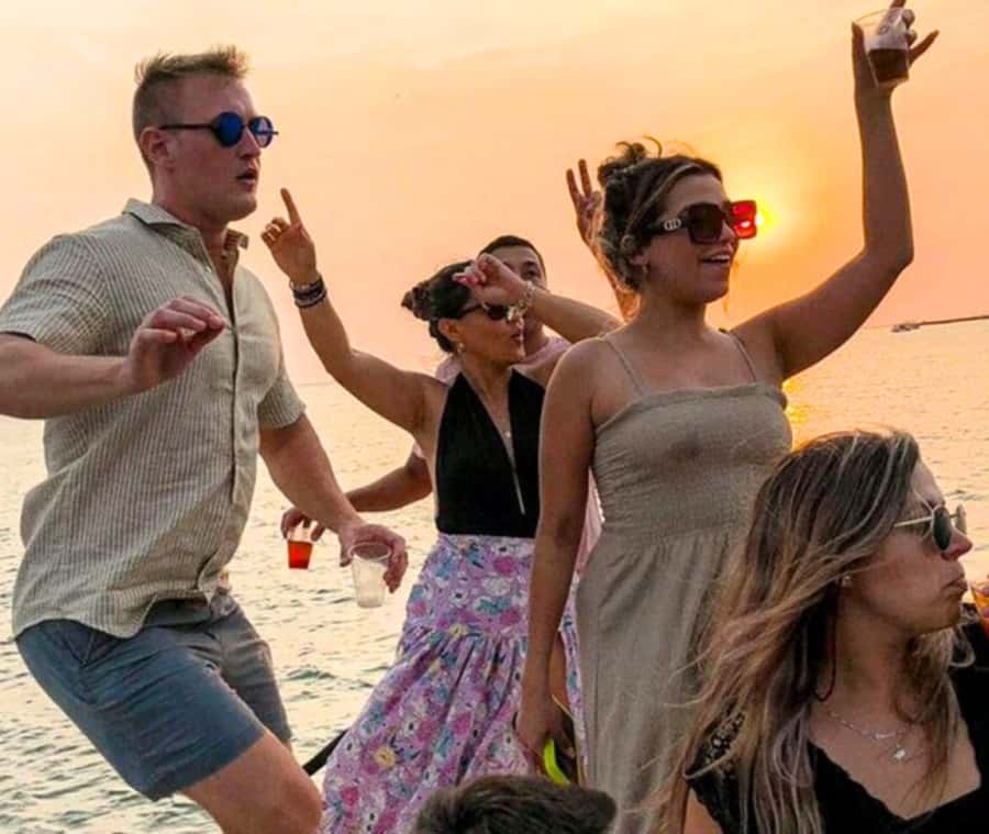 Party Boat in Cartagena Bay with NightClub Ticket - Meeting at Pegasus Pier: Find Miss Tatiana fast