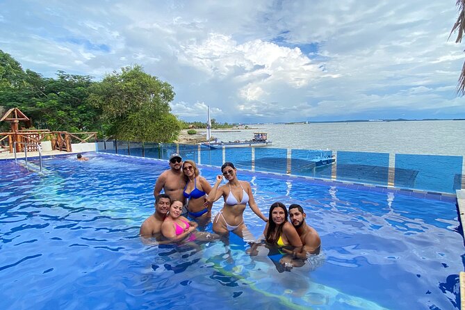 Pasadía Isla Real Cartagena (Tierra Bomba, Bocachica) - Speedboat day pass logistics: where you meet and what the ride means