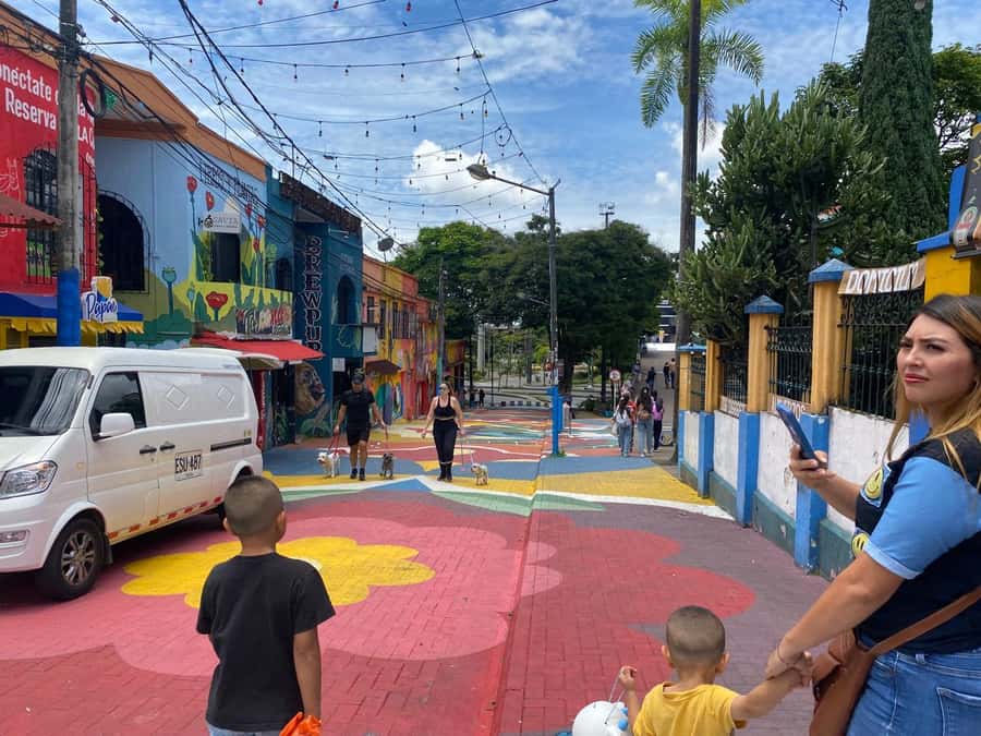 PEREIRA: PRIVATE TOUR OF MAIN SQUARES, HISTORICAL SITES + LOOKOUT POINT - The historic block walk, including calle del encuentro and San José Church