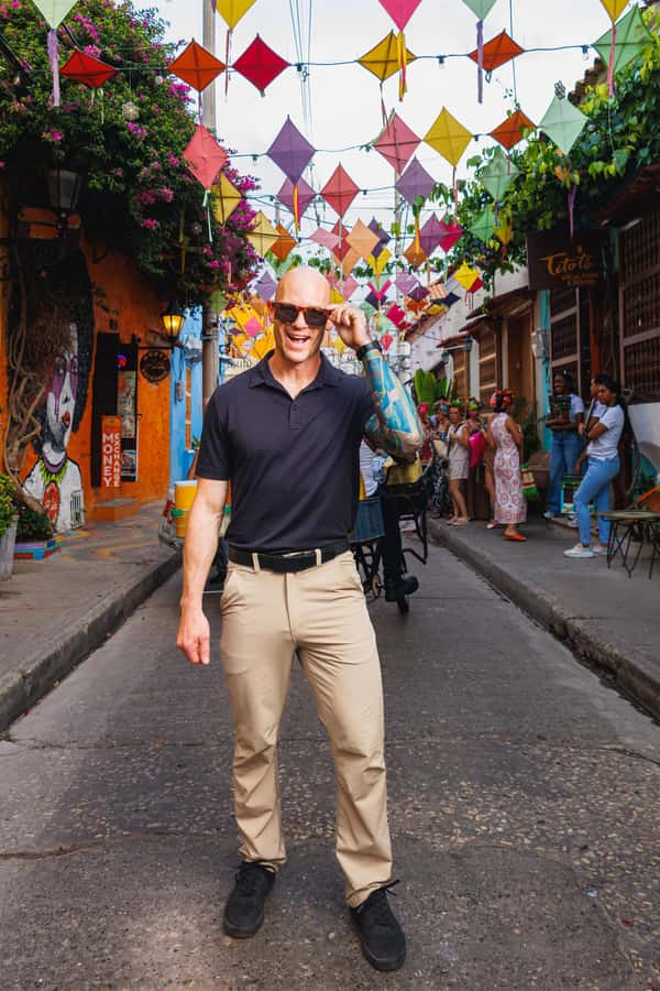 photo session through the streets of cartagena - Plaza de la Trinidad start point and your custom photo route
