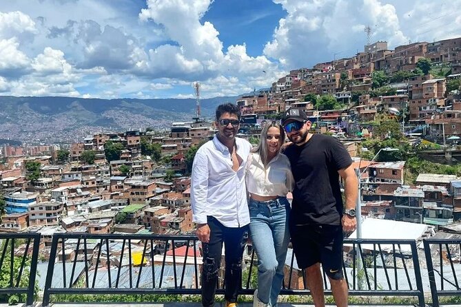 Private City Tour Medellin with Comuna 13 Tour - Plaza Botero, right in the center: the easy entry point