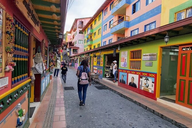 Private Guatape tour - Parque Principal de Guatapé: colorful streets, local details, and an easy wandering pace