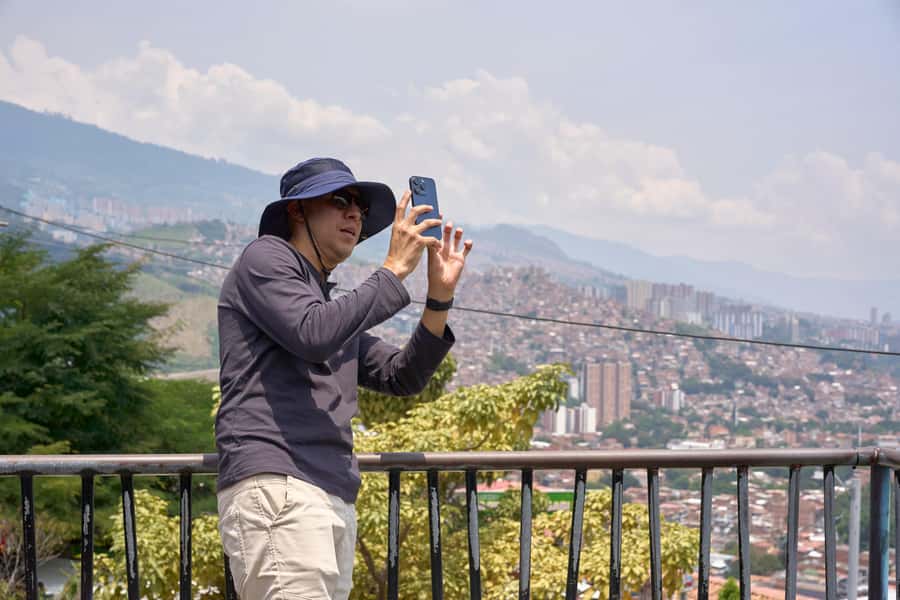 Private Tour Comuna 13 with Cable Car - Escaleras Eléctricas: the neighborhood’s built-in photo story