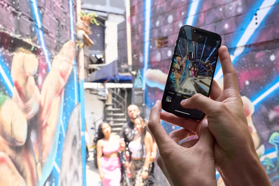 Private Tour Comuna 13 with Cable Car - Dance show time: culture takes a real chunk of the day
