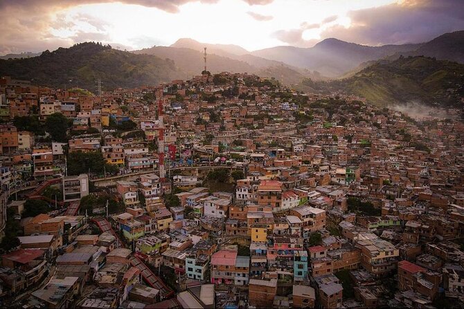 Private Tour to Comuna 13 & Exotic Fruit Market in Medellin! - Why This Medellín Combo Works So Well