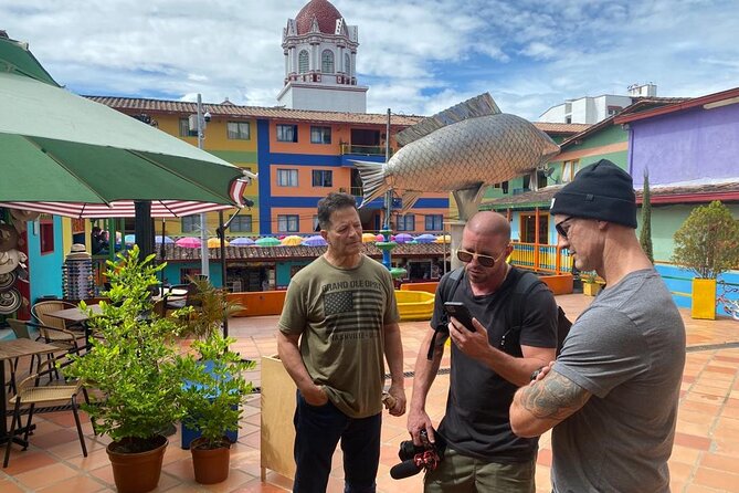 Private Tour to Guatapé and The Rock of El Peñol from Medellín! - El Alto del Chocho: Pan de Quesos and Real Roadside Colombia