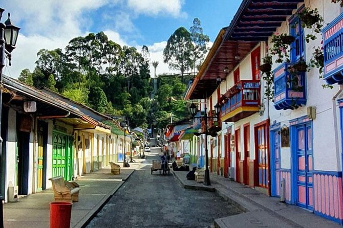 Salento, Cocora+Filand PREMIUM PLAN. exit: Pereira/Armenia. - Salento’s Royal Street: colonial facades, balconies, and local commerce