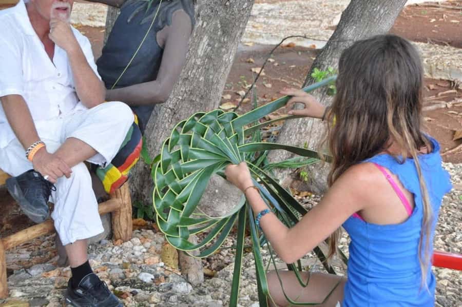 San Andres: Coco Art Workshop - Inside the Class: Traditional Weaving Meets Live, Skillful Making