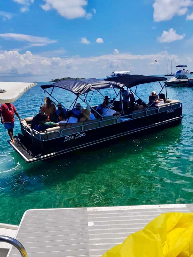 SAN ANDRES: FULL DAY SHARED PONTOON TOUR - Why this San Andrés pontoon day is such a good match for most people