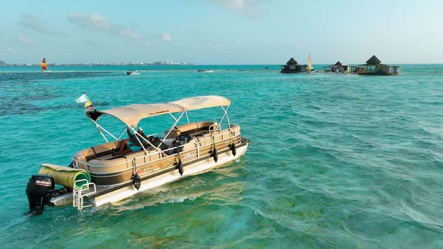 SAN ANDRES: FULL DAY SHARED PONTOON TOUR - Rose Cay and the Natural Aquarium moment, what to expect