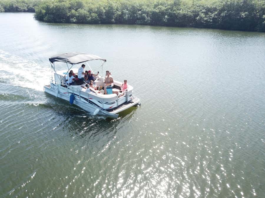San Andrés: Island Pontoon Boat Tour - El Palito on San Andrés: 2 hours for swimming, snorkeling, and sea life viewing