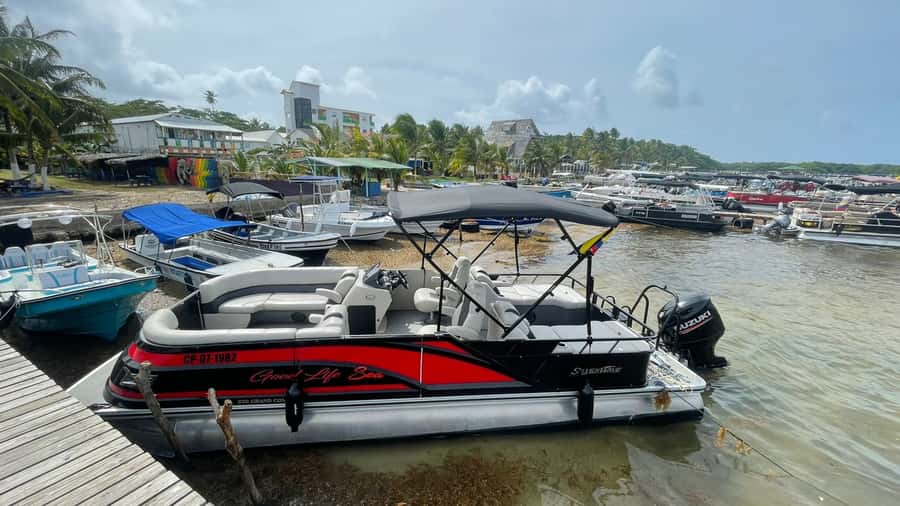 San Andrés: Island Pontoon Boat Tour - Rocky Cay plus the mangrove sector sighting: a classic San Andrés combo