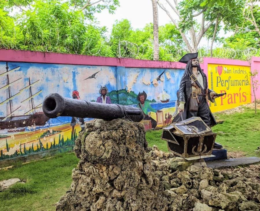 SAN ANDRES: Island Tour by Chiva + Hoyo Soplador - Casa Museo Isleña: where island life gets real, and why it is the anchor