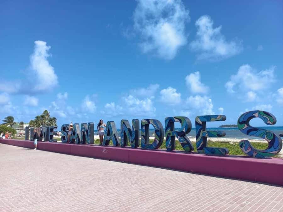 SAN ANDRES: Island Tour by Chiva + Hoyo Soplador - San Luis beach time and the Letras photo stop