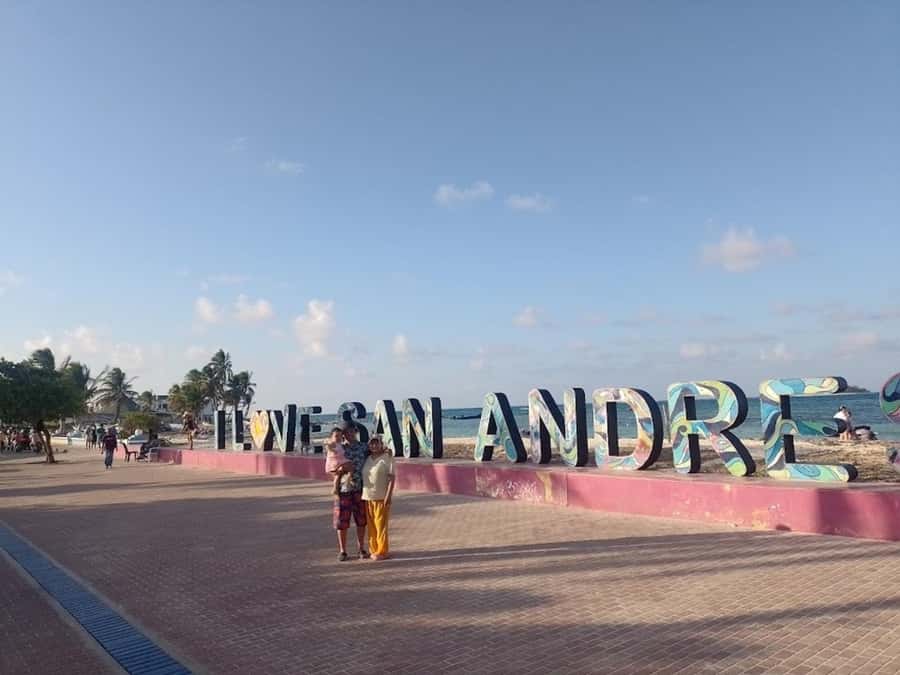SAN ANDRES: Island Tour by Chiva + Hoyo Soplador - Muelle de la Policía meetup and the photo-and-museum rhythm