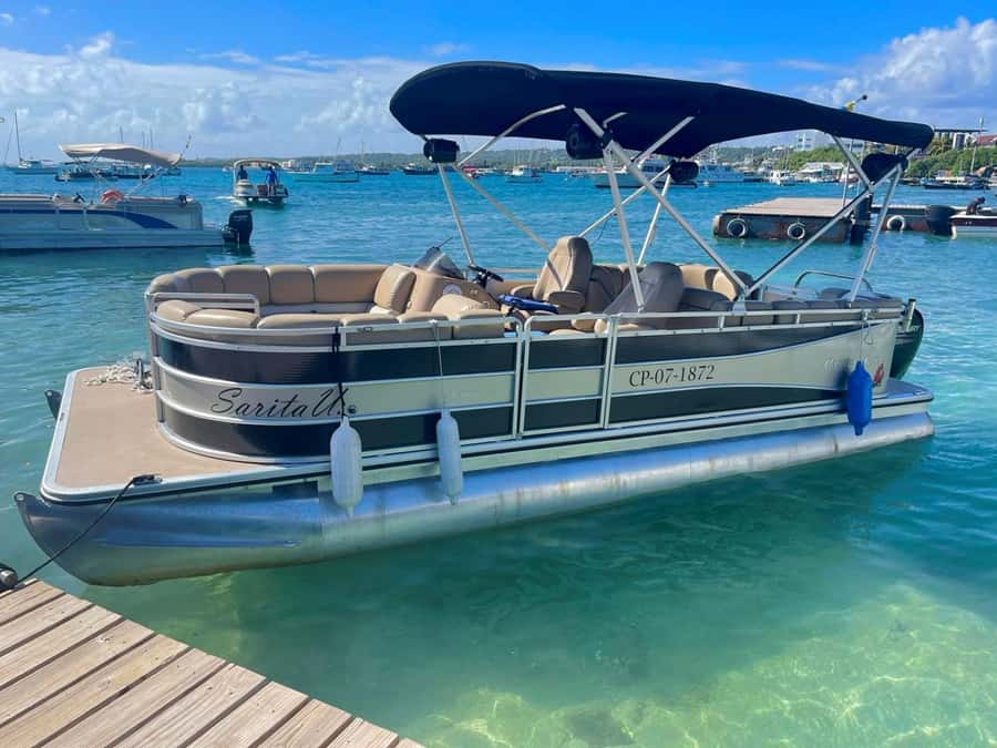 San Andres Island Tour In Shared Pontoon - The water hops: how the timing actually feels