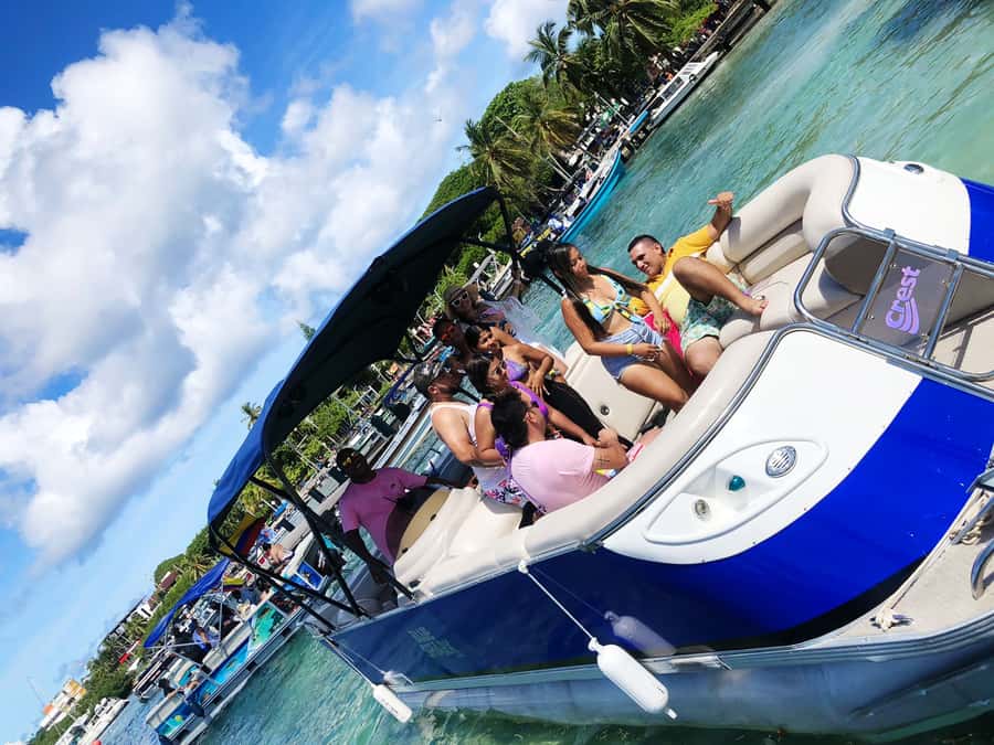 San Andres: Private Boat Trip with Aquarium and Beach Stops - Heinz Cay (often written as Haynes Cay): quick break with a bigger seafood focus