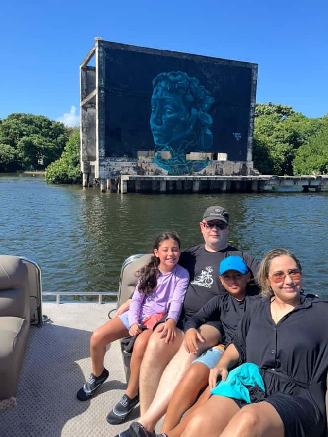 San Andres: Private Boat Trip with Aquarium and Beach Stops - El Palito and the floating tiki bar: a drink-stop you actually feel