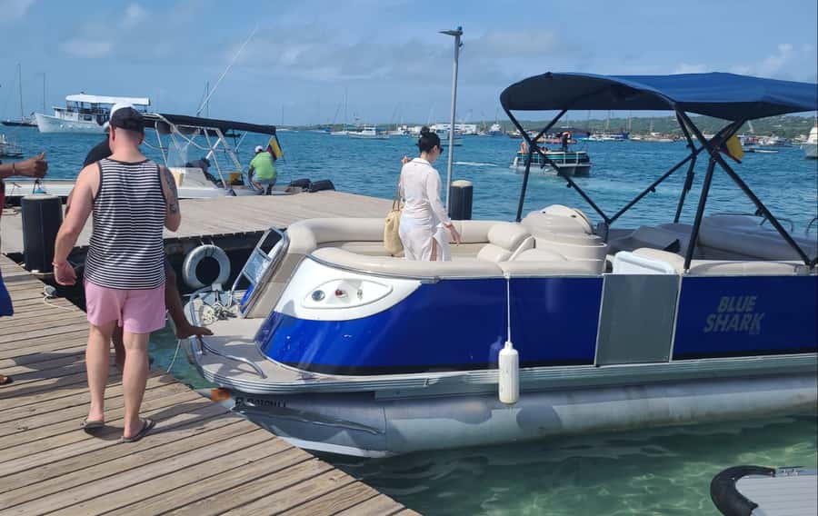 San Andres: Private Boat Trip with Aquarium and Beach Stops - From Muelle de la Policia into the mangroves: wildlife and calm first