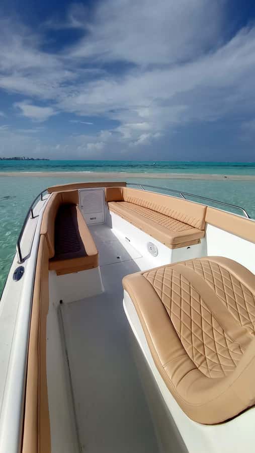 San Andres: Private San Andres Bay Tour by Luxury Speedboat - Rocky Key and the Nicodemus Shipwreck Photo Moment
