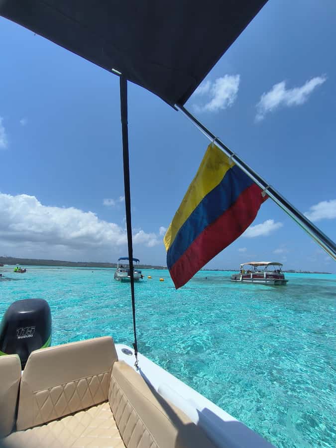 San Andres: Private San Andres Bay Tour by Luxury Speedboat - White Watta Beach: The Crystalline Natural Pool and Sunset Bars