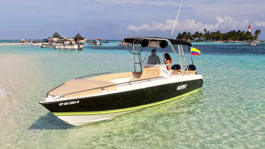 San Andres: Private San Andres Bay Tour by Luxury Speedboat - Getting Started at Muelle de la policia, Then Straight to the Good Stuff