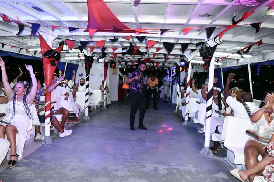 San Andres: White Party on boat with open bar, dinner and dancers! - Who this tour suits best in San Andrés