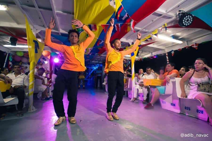 San Andres: White Party on boat with open bar, dinner and dancers! - Should you book the San Andrés White Night Yacht Party?