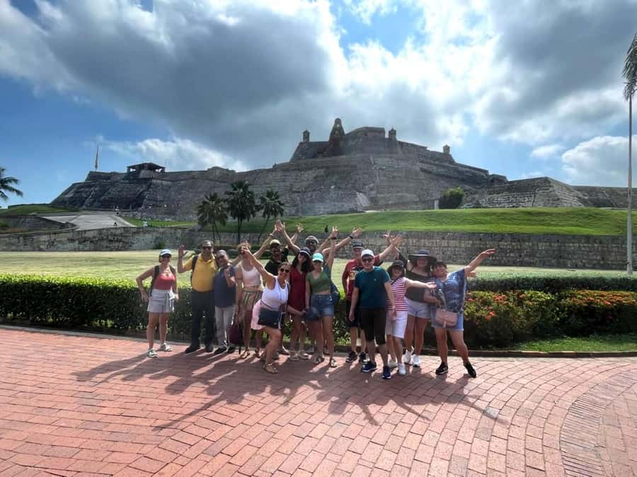 San Felipe Castle and Getsemani Walking Tour with tickets - Key highlights you should care about