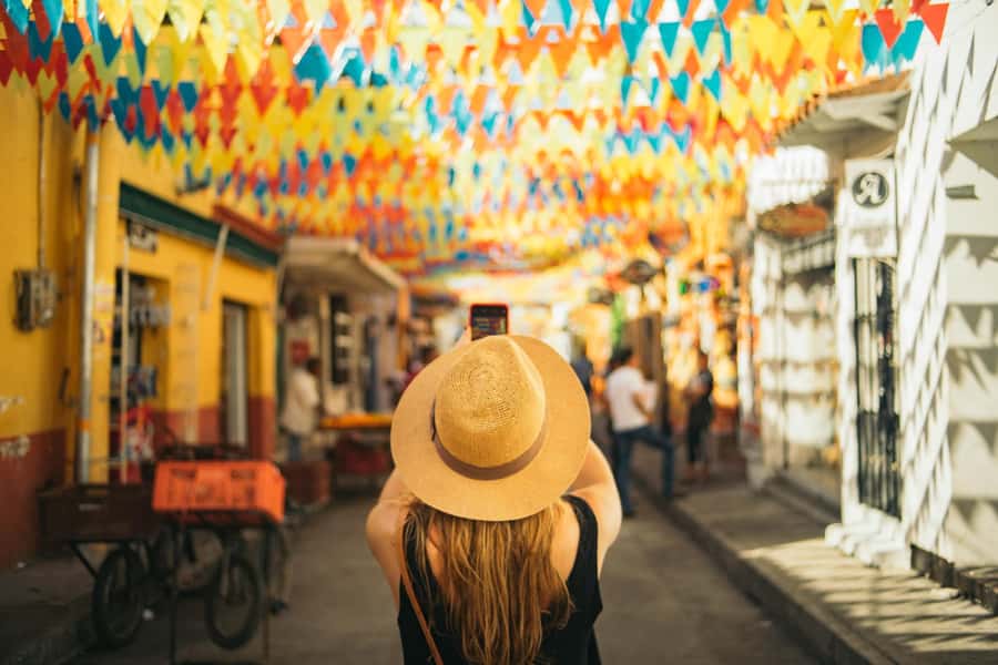 San Felipe Castle and Getsemani Walking Tour with tickets - Meet at Plaza de la Trinidad, then get oriented in Getsemaní
