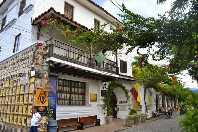 Santa Fe de Antioquia & Colonial Bridge Private Bilingual Guide - Santa Fe’s colonial core in the 1700s: why the town feels preserved