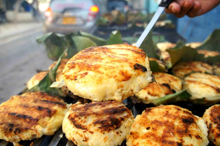 Santa Marta A Historical & Street food Experience - Parque de los Novios: social life, romance, and local legends