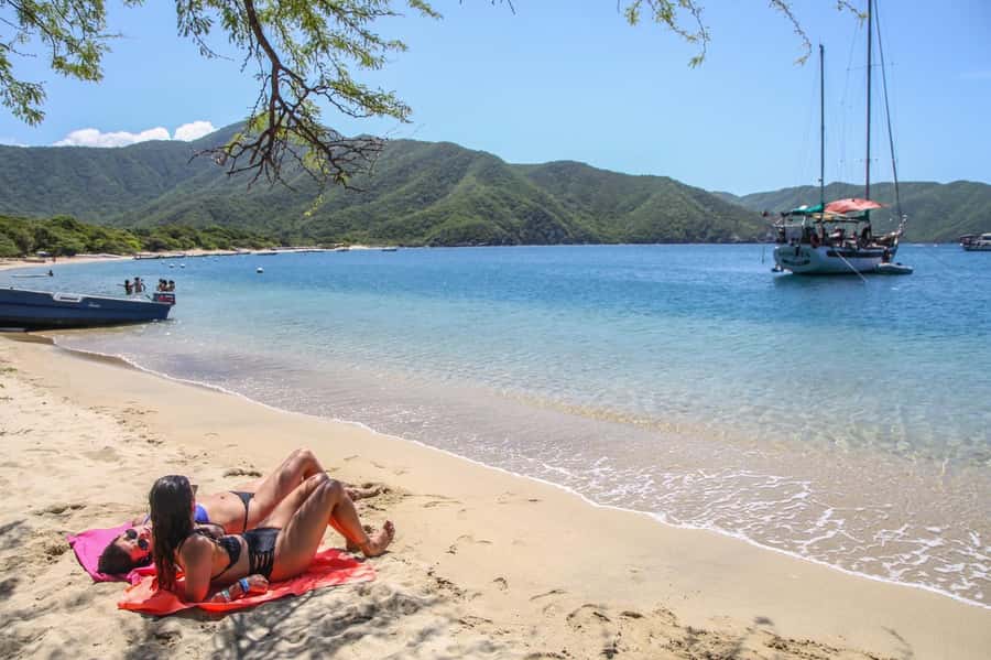 Santa Marta: Sailboat day tour to Tayrona Park - Snorkeling and SUP: real extras that change the whole feel of the day