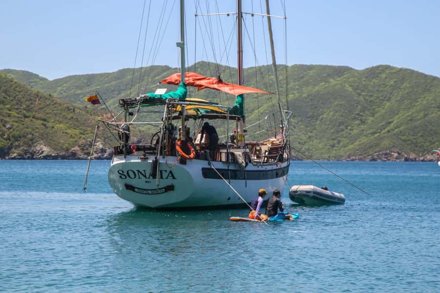 Santa Marta: Sailboat day tour to Tayrona Park - Lunch and drinks: good food, plus the beach chair math