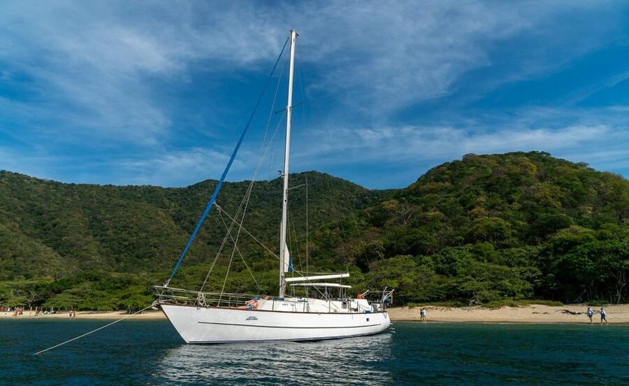 Santa Marta: Sailing Tour to Tayrona Park with Luis' Team - Snorkel and paddleboard gear: what’s included and how to use it