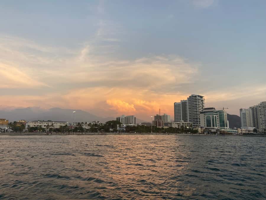 Santa Marta: Sunset Cruise Around the Bay - Getting There on Time: Serena Tropical Bistro to the Marina