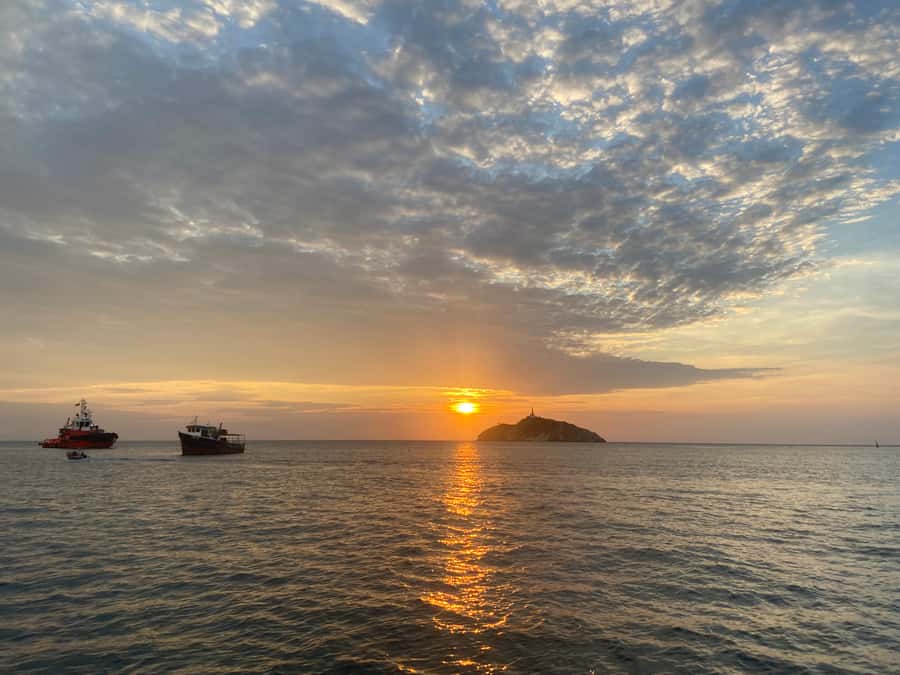 Santa Marta: Sunset Cruise Around the Bay - Price and Value: What $493 Per Group Actually Buys