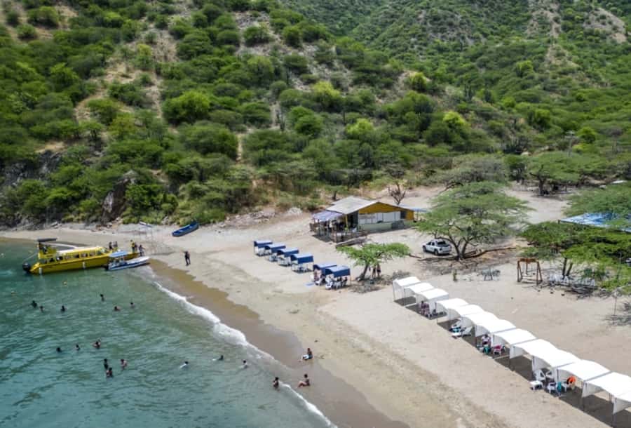 SANTA MARTA: Tour to Playa Inca Inca with Lunch - The Guided Beach Portion: What You Gain From a Spanish Guide
