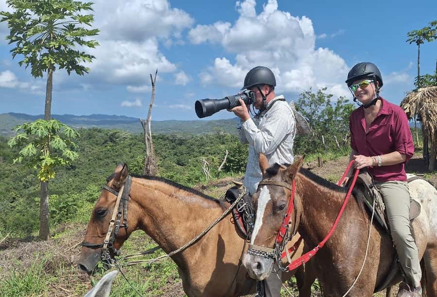Scenic Horseback Ride in Tropical Mountain Reserve - Breakfast by the lake, then the biologist-led rehab briefing