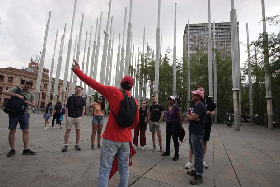 Shared Medellín Downtown Tour with Wireless Audio - Key highlights you’ll feel on the street
