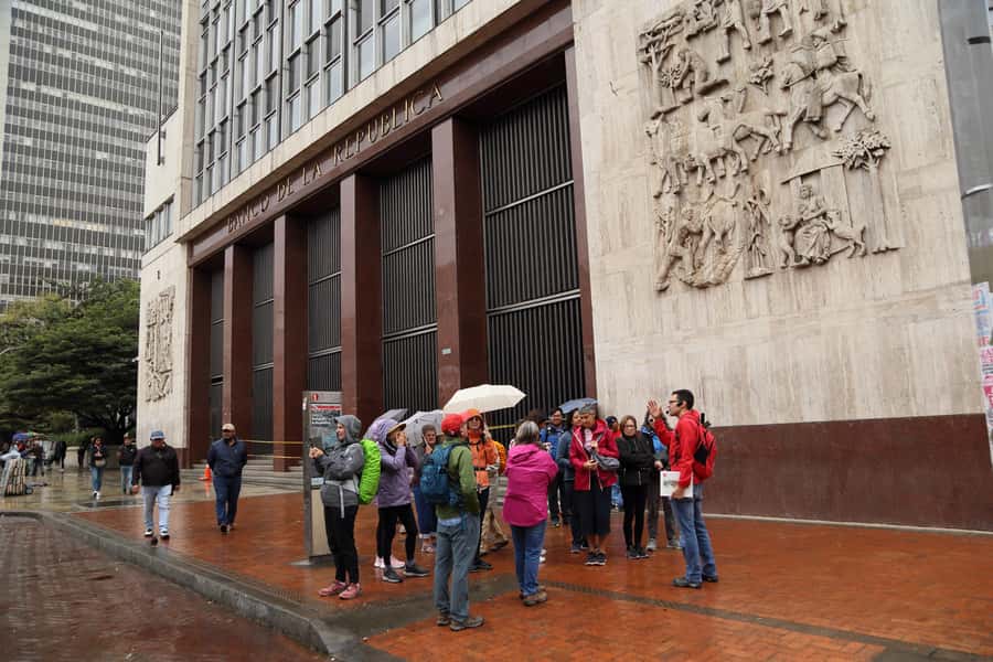 Shared Tour Colombian Conflict War, Drug Trafficking & Peace - What this tour teaches, step by step in plain language
