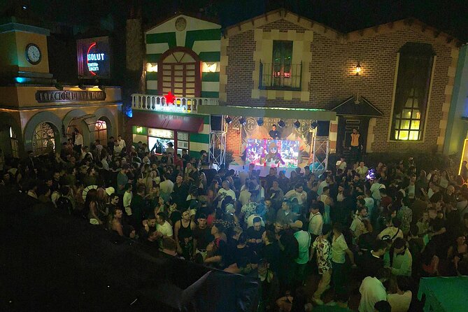 Theatron Party-Tour, 20 Clubs, Map, cocktail, bottle, After-party - The staff vibe: named guides and a group that stays together